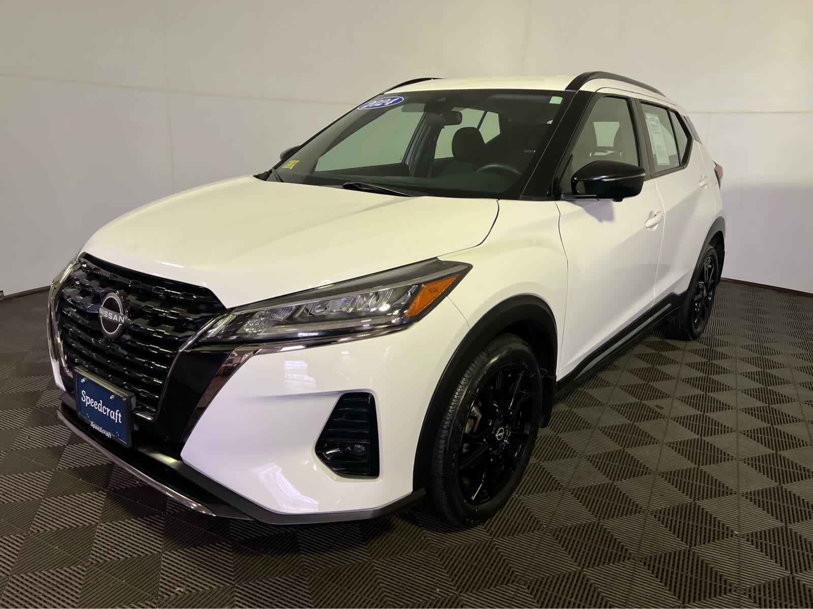 2024 Nissan Kicks SR