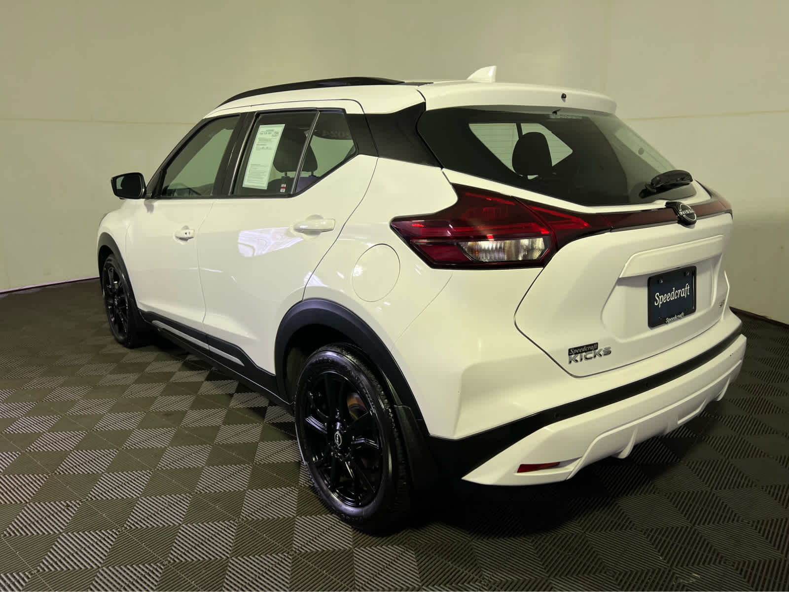 2024 Nissan Kicks SR