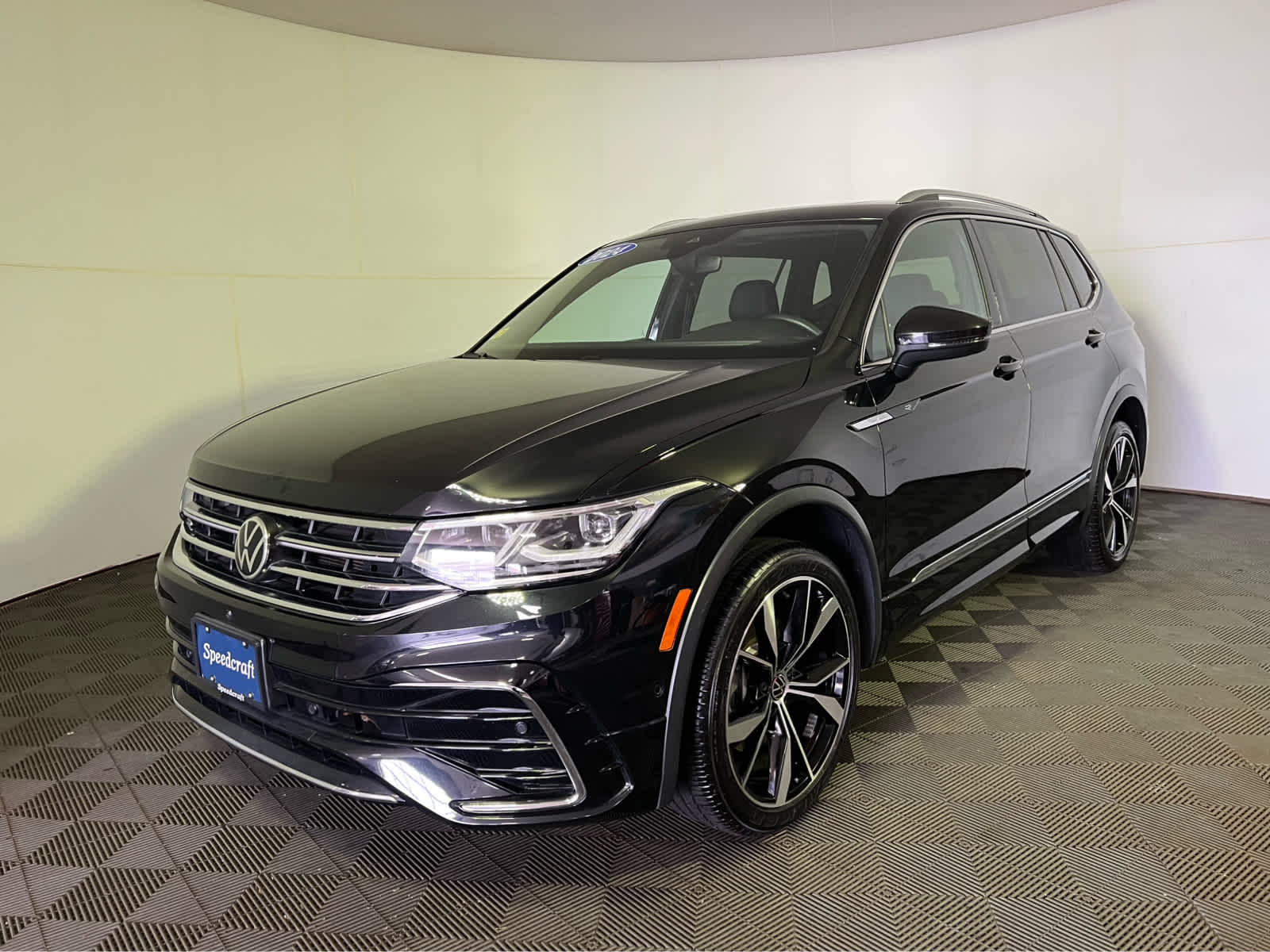 2024 Volkswagen Tiguan SEL R-Line