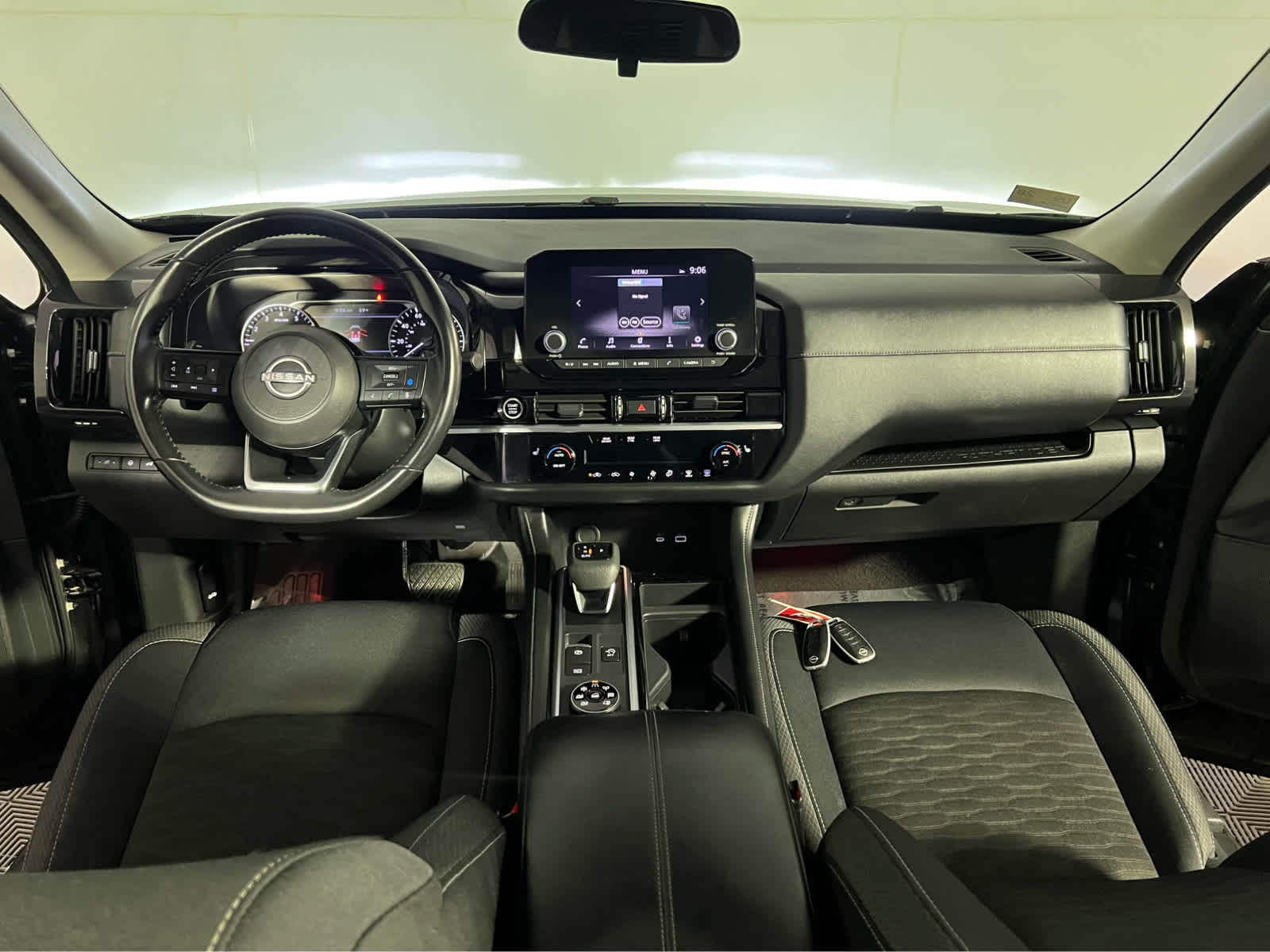 2023 Nissan Pathfinder SV