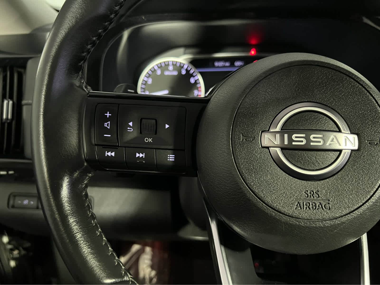 2023 Nissan Pathfinder SV