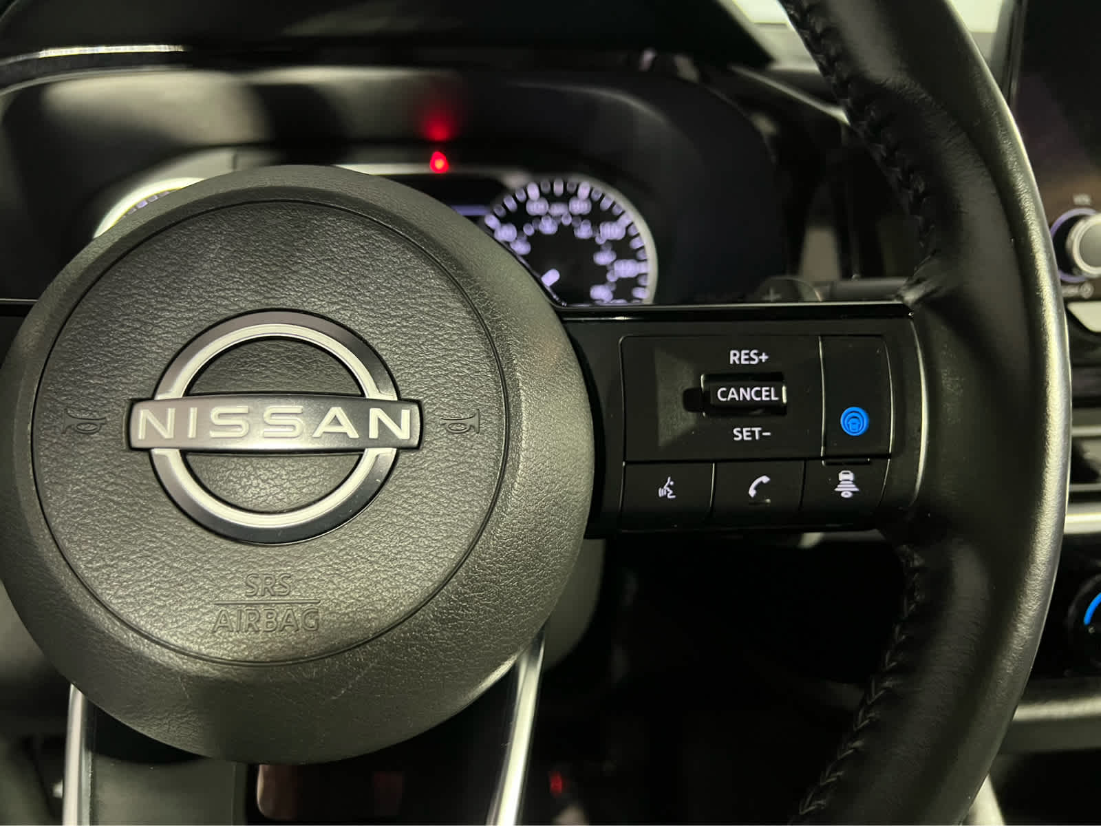 2023 Nissan Pathfinder SV
