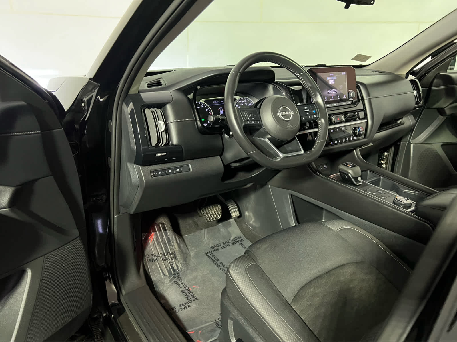 2023 Nissan Pathfinder SV
