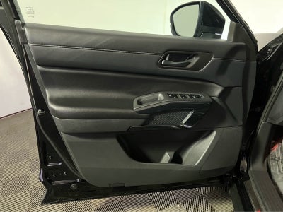 2023 Nissan Pathfinder SV