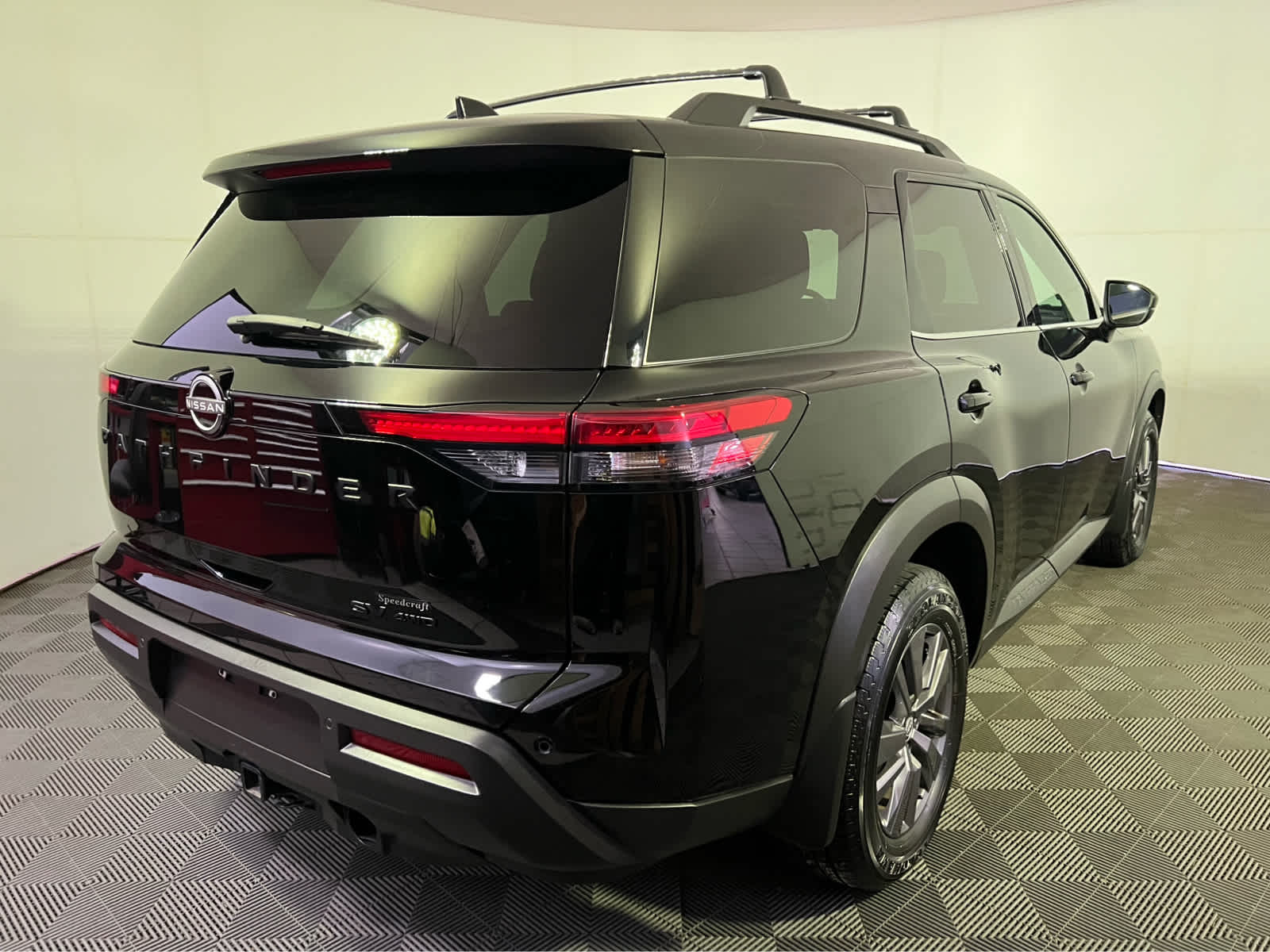 2023 Nissan Pathfinder SV