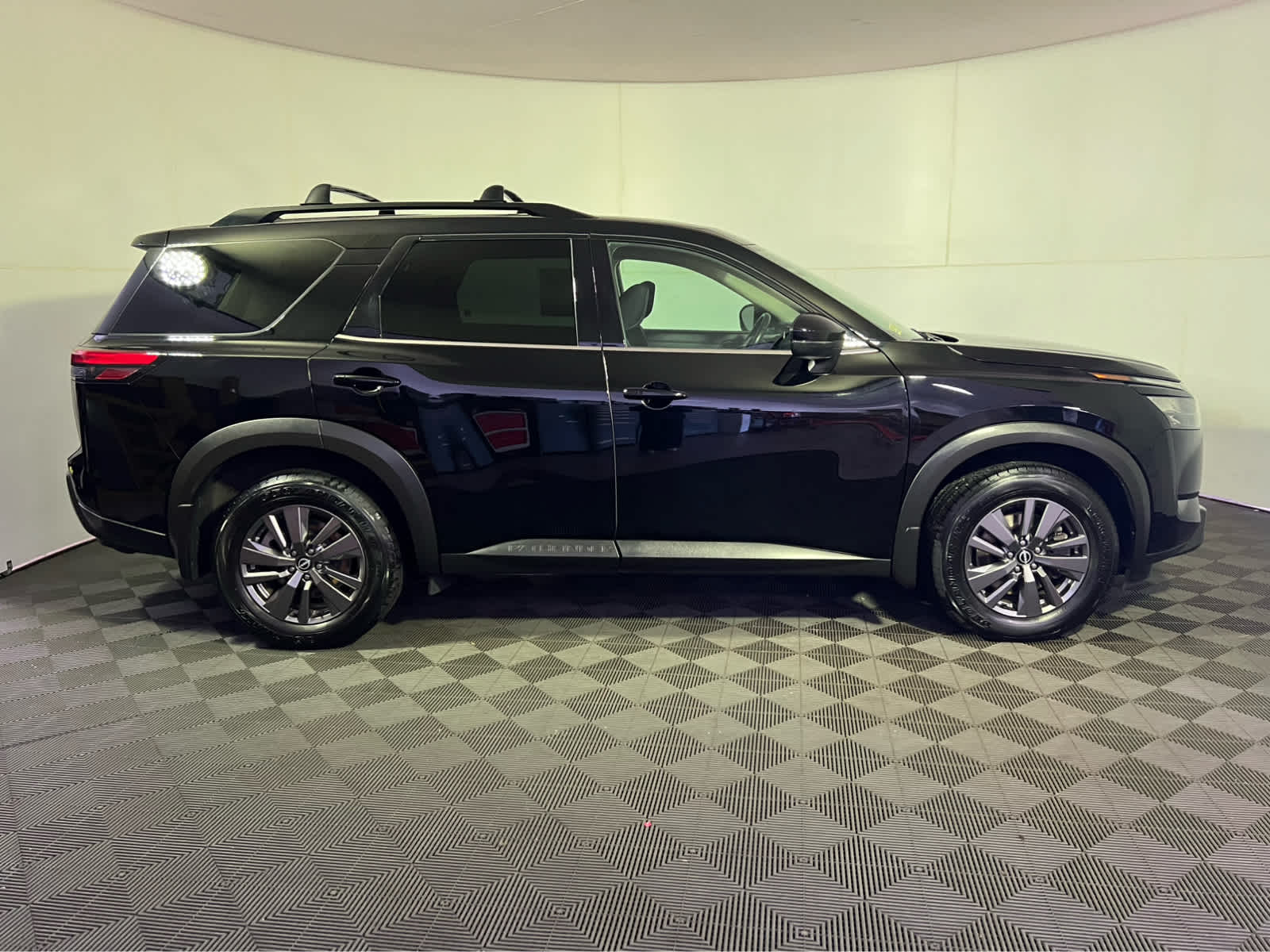 2023 Nissan Pathfinder SV