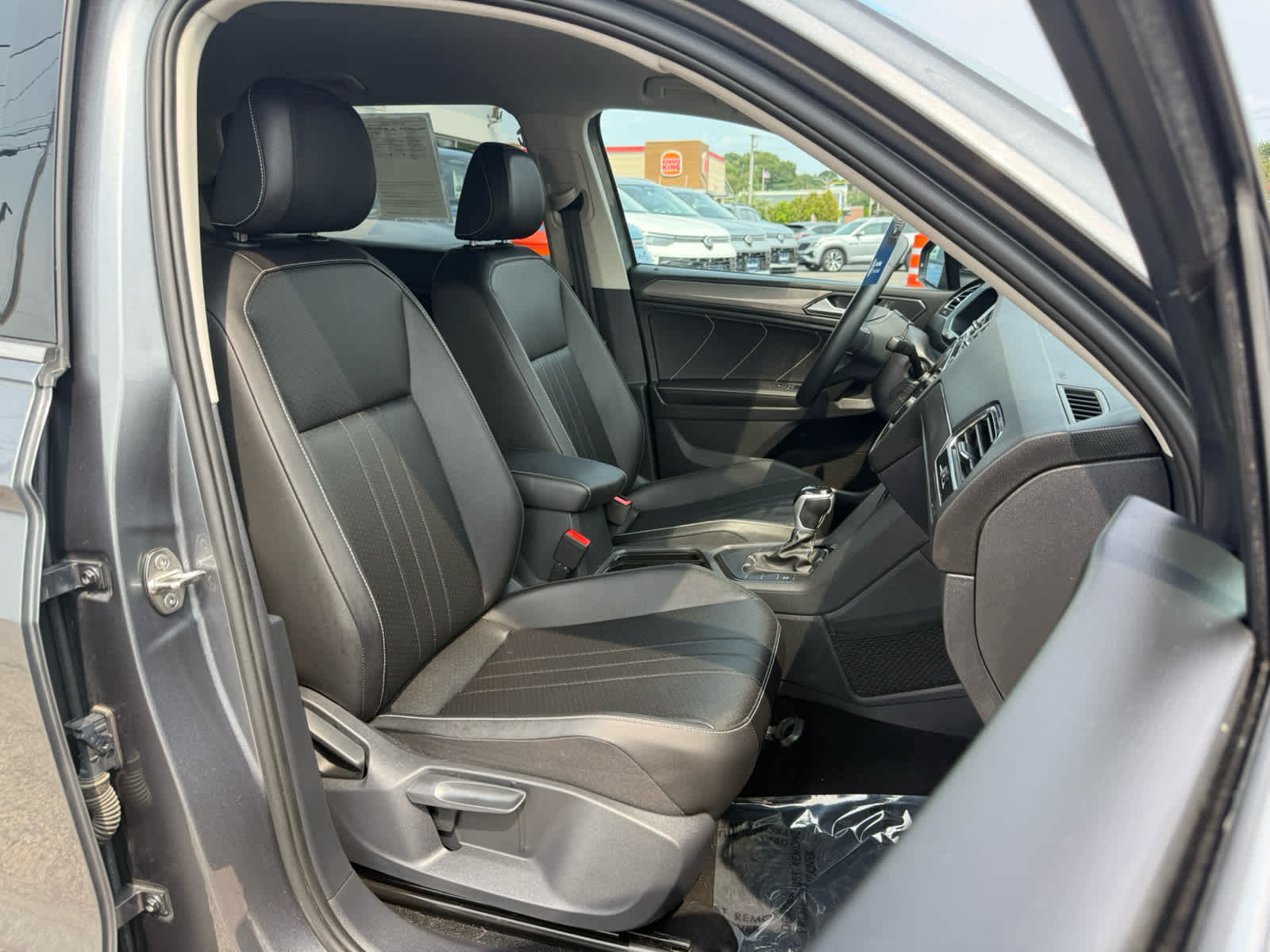 2023 Volkswagen Tiguan SE
