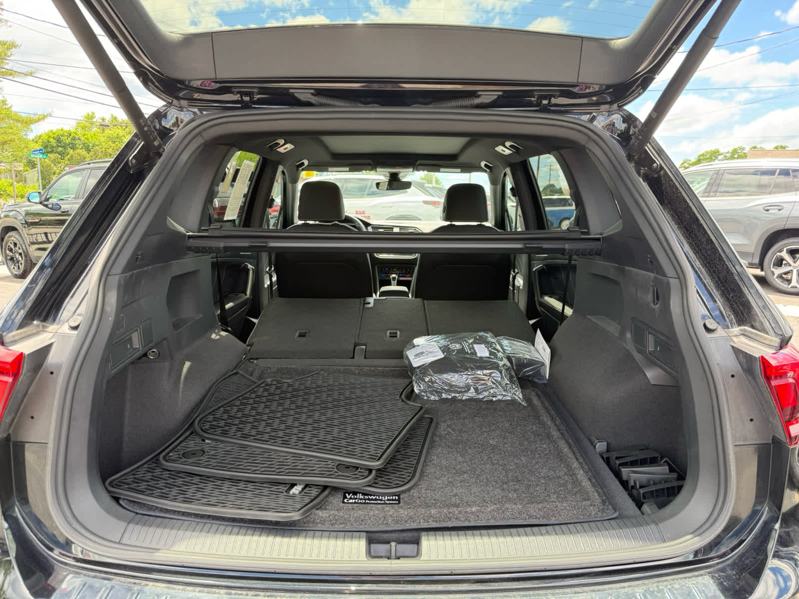 2024 Volkswagen Tiguan SEL R-Line